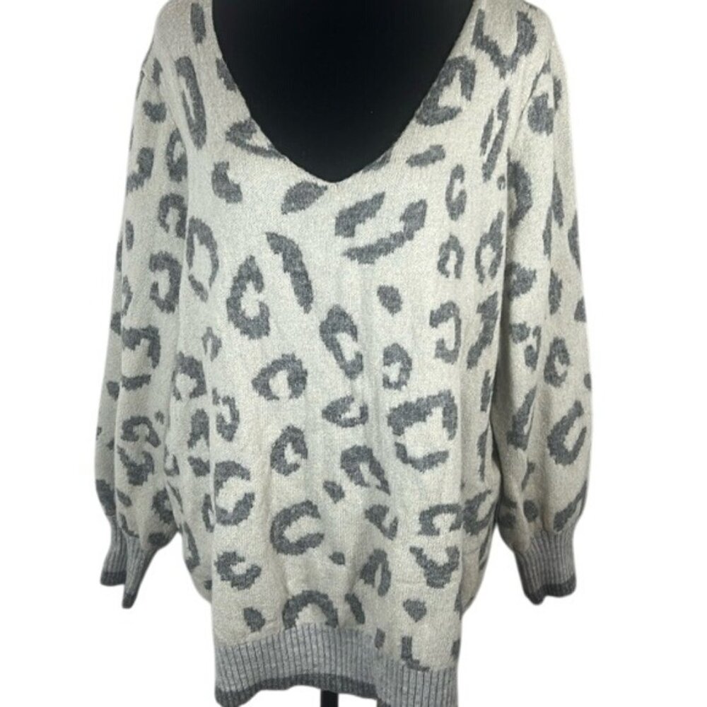 Maurices cozy sweater cream/gray print size 2X XXL